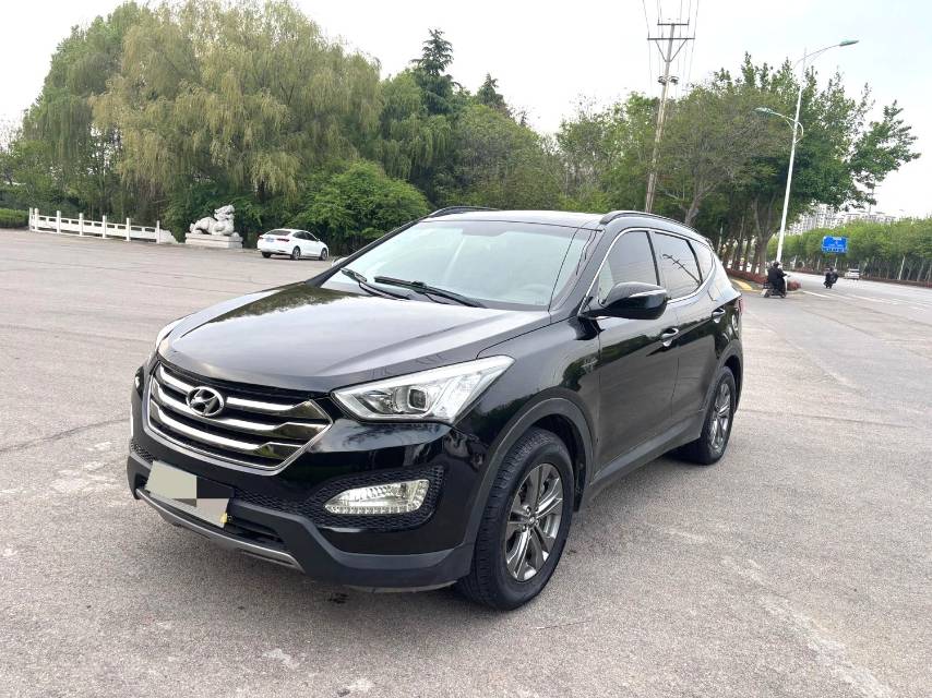 Hyundai Santa Fe 2.4L Automatic2WD