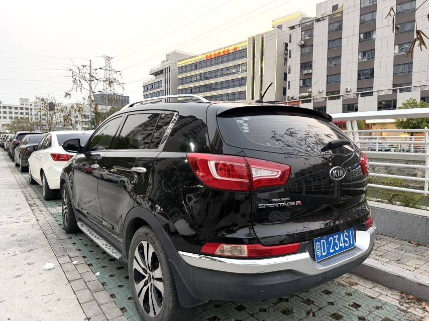 Kia Sportage 2,0 л, АКПП, передний привод, GL