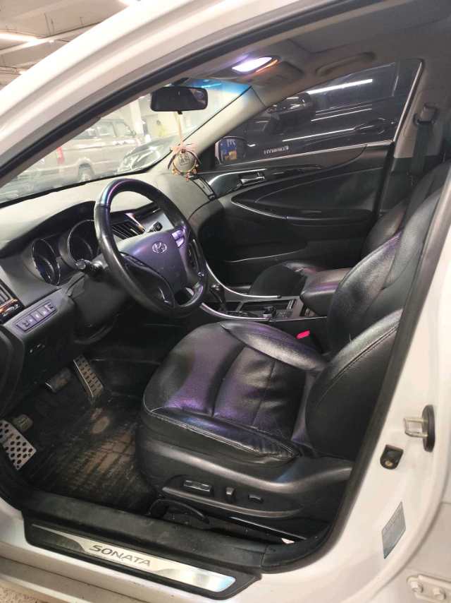Hyundai 2.0L AutomaticLuxury