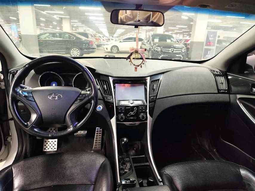 Hyundai 2.0L AutomaticLuxury