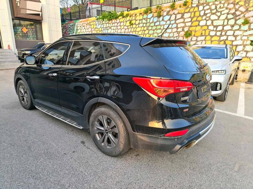 Hyundai Santa Fe 2.4L Automatic2WD