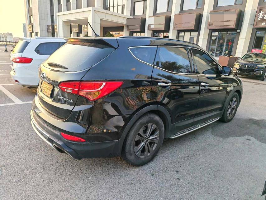 Hyundai Santa Fe 2.4L Automatic2WD