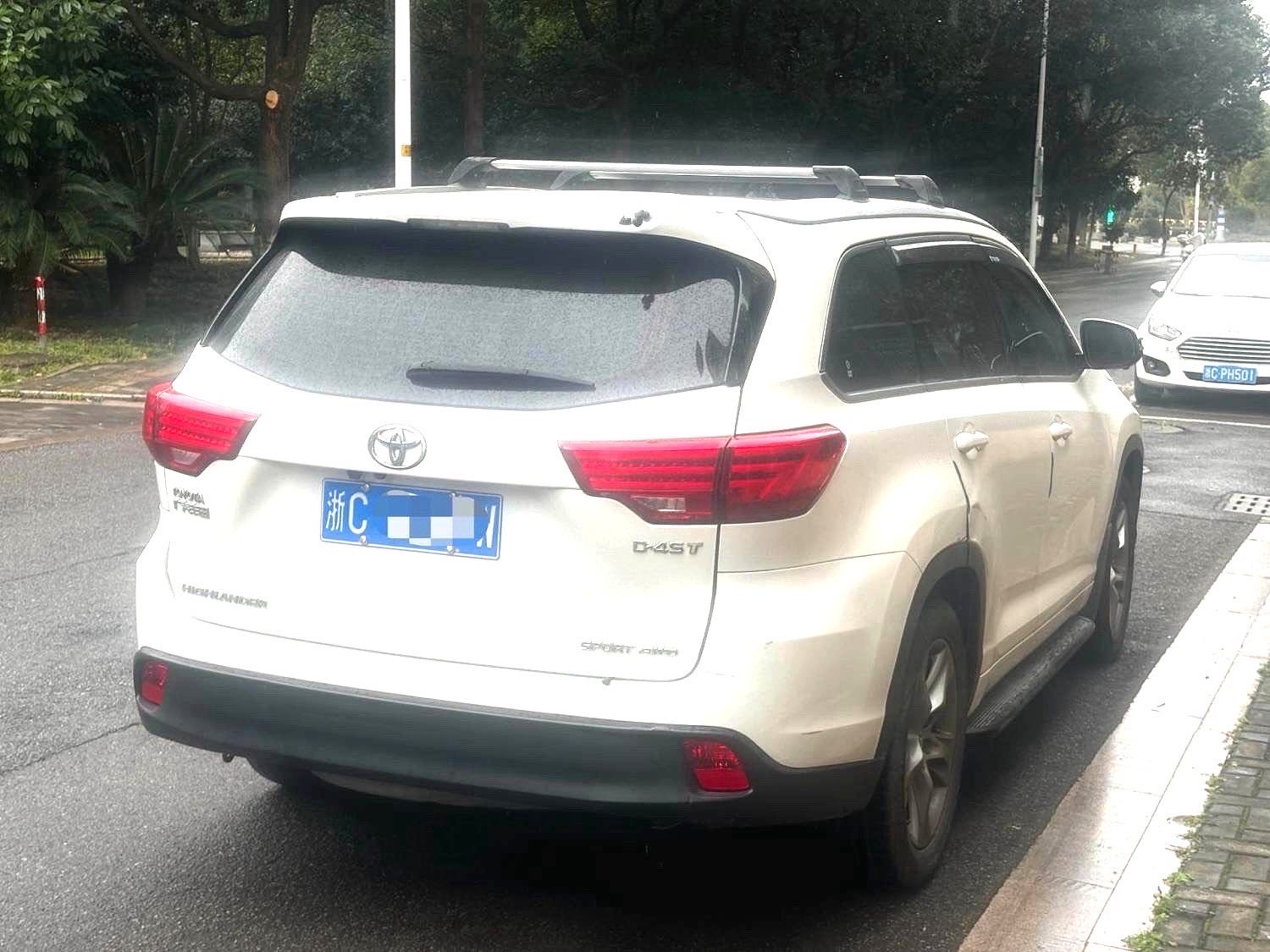 Toyota Highlander 2.0T 4WD Luxury, 7 мест