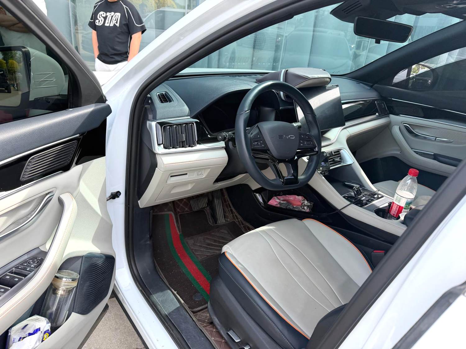 BYD PLUS — электромобиль на альтернативном топливе с запасом хода 520 км, люкс-класс