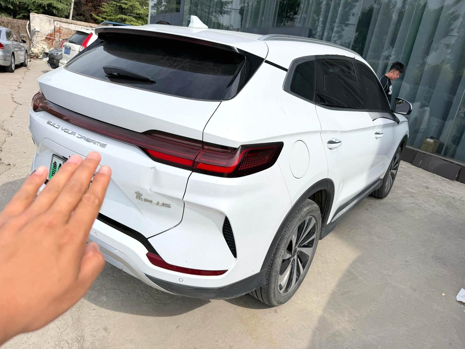 BYD PLUS — электромобиль на альтернативном топливе с запасом хода 520 км, люкс-класс