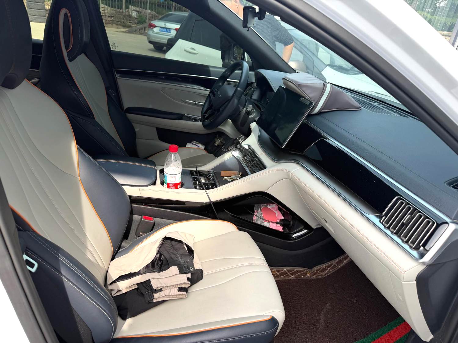 BYD PLUS — электромобиль на альтернативном топливе с запасом хода 520 км, люкс-класс