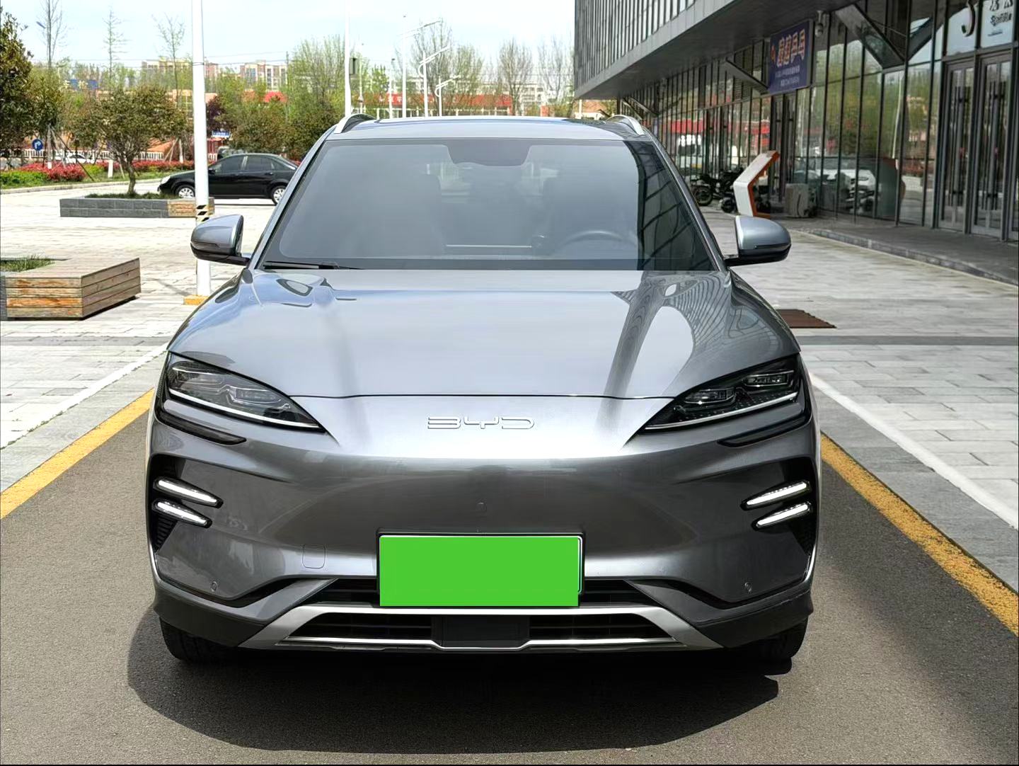 宋 PLUS New Energy Model Year 荣耀版 Electric Vehicle 520km Premium