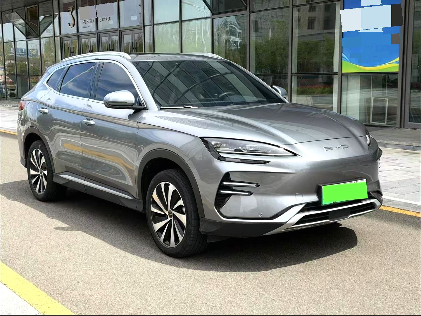 宋 PLUS New Energy Model Year 荣耀版 Electric Vehicle 520km Premium
