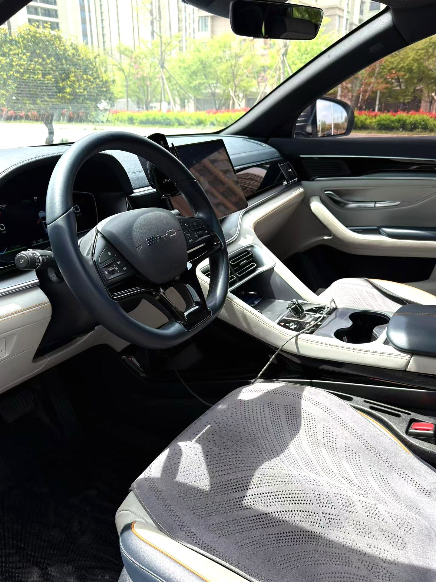宋 PLUS New Energy Model Year 荣耀版 Electric Vehicle 520km Premium
