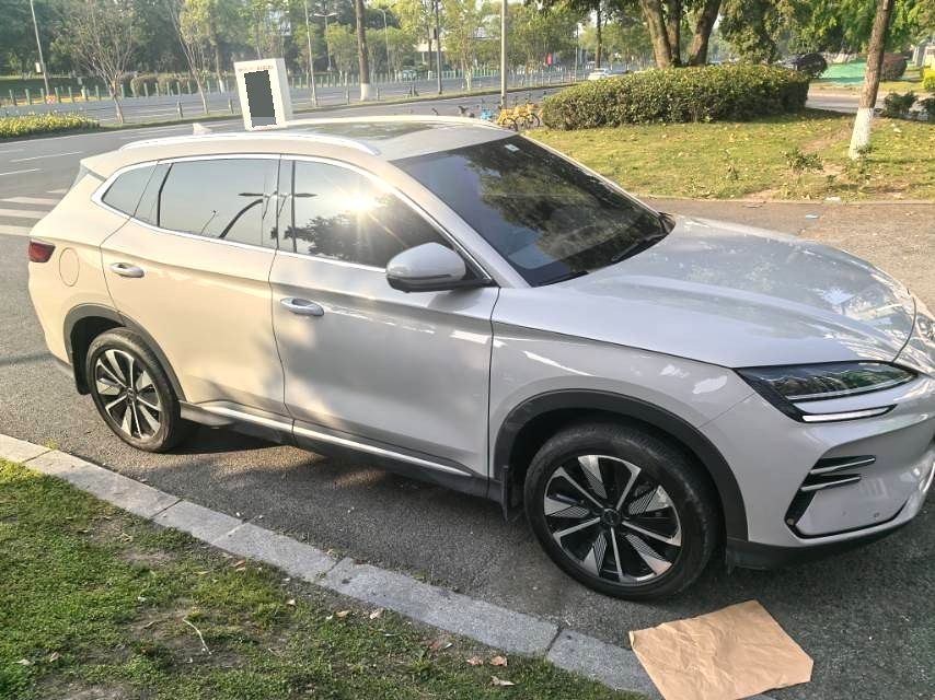 宋 PLUS New Energy Model Year 荣耀版 Electric Vehicle 520km Luxury