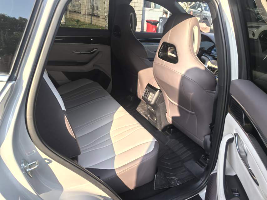 宋 PLUS New Energy Model Year 荣耀版 Electric Vehicle 520km Luxury