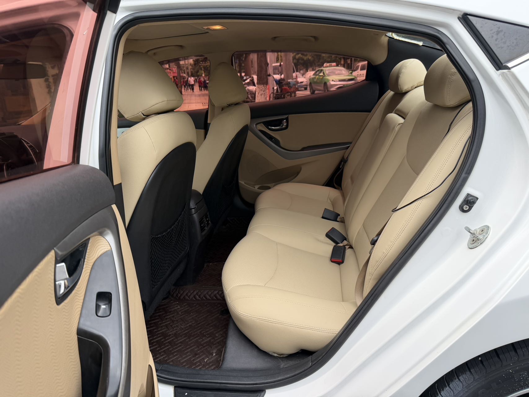 Hyundai 1,6 л, автоматическая коробка передач
