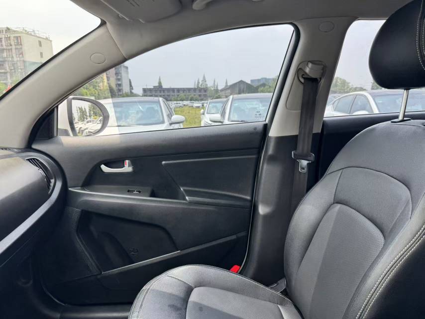 Kia Sportage 2,0 л, АКПП, передний привод, GL
