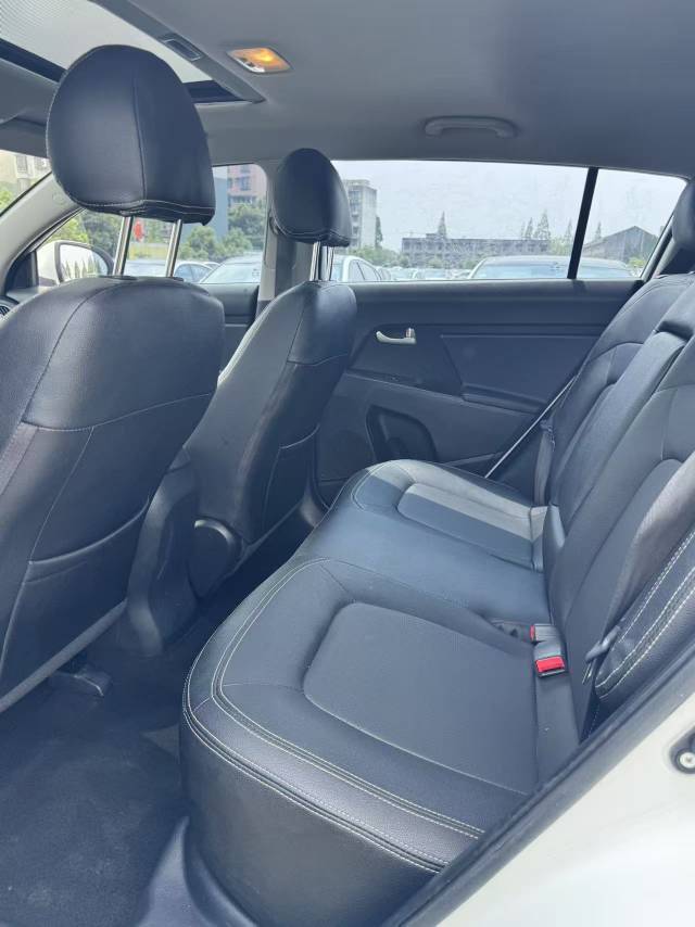 Kia Sportage 2,0 л, АКПП, передний привод, GL