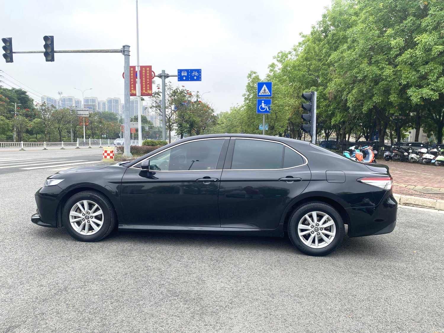 Toyota Camry 2.0E Elite