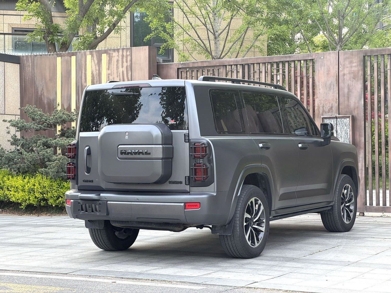 哈弗 H 9 Model Year 2.0T 汽油四驱极境版