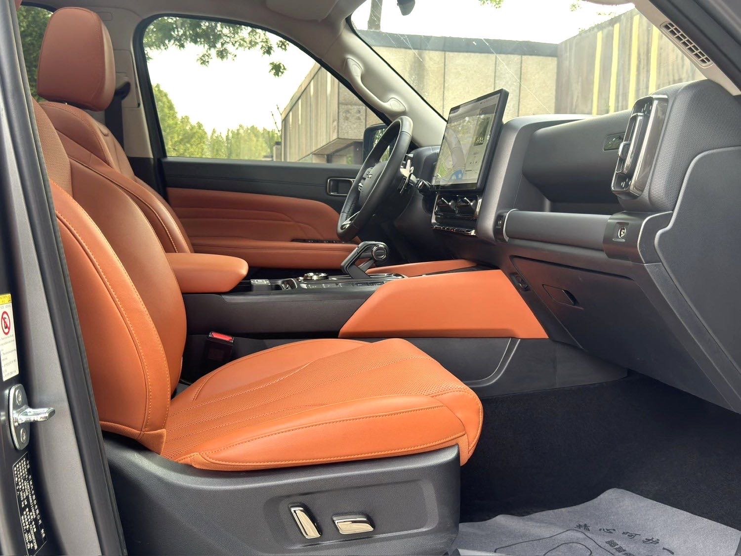 哈弗 H 9 Model Year 2.0T 汽油四驱极境版