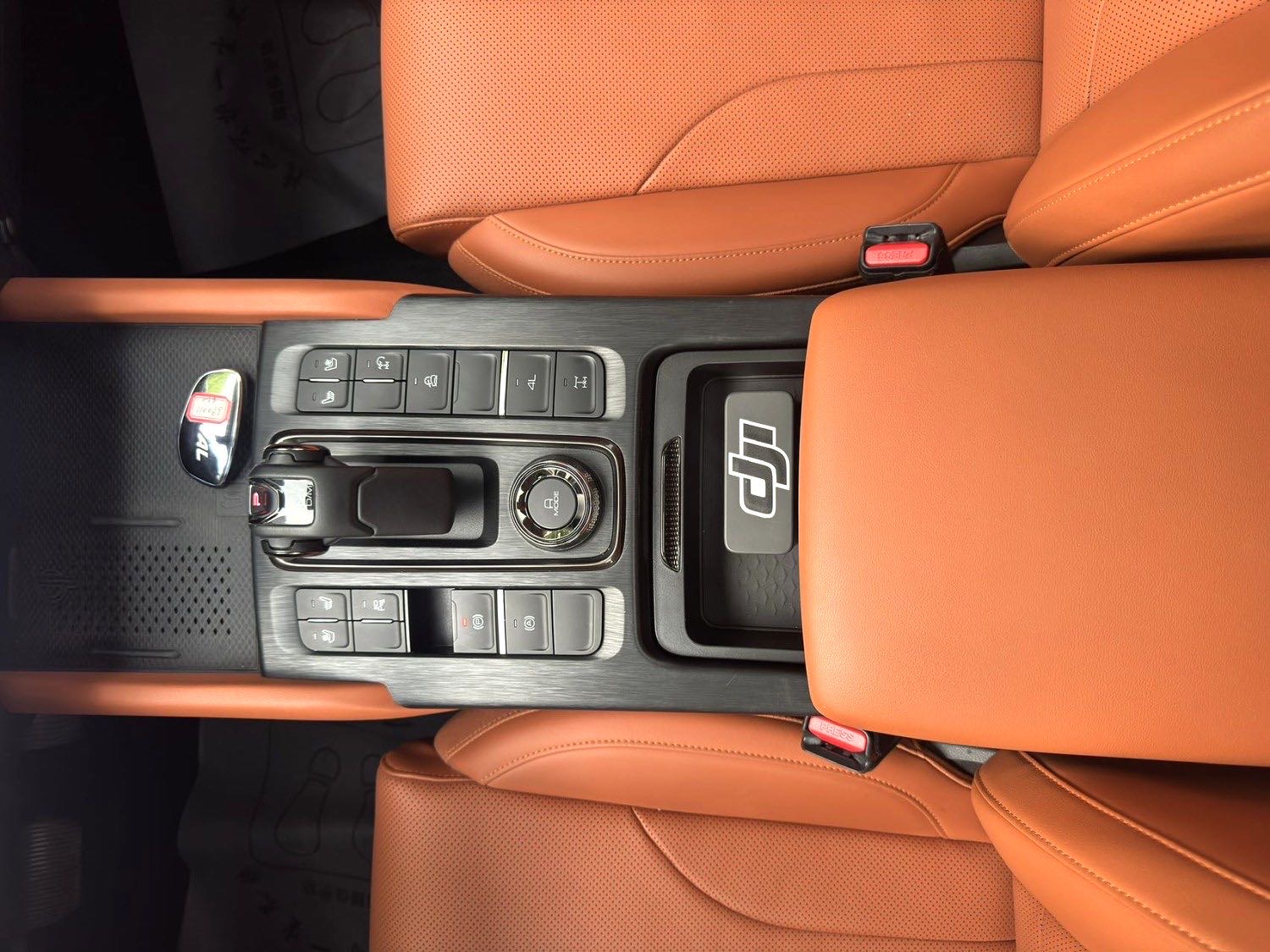 哈弗 H 9 Model Year 2.0T 汽油四驱极境版
