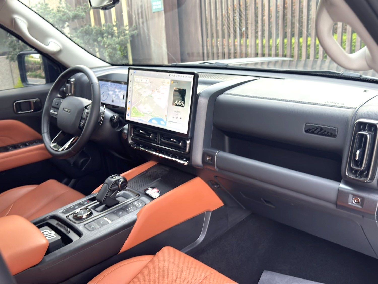 哈弗 H 9 Model Year 2.0T 汽油四驱极境版