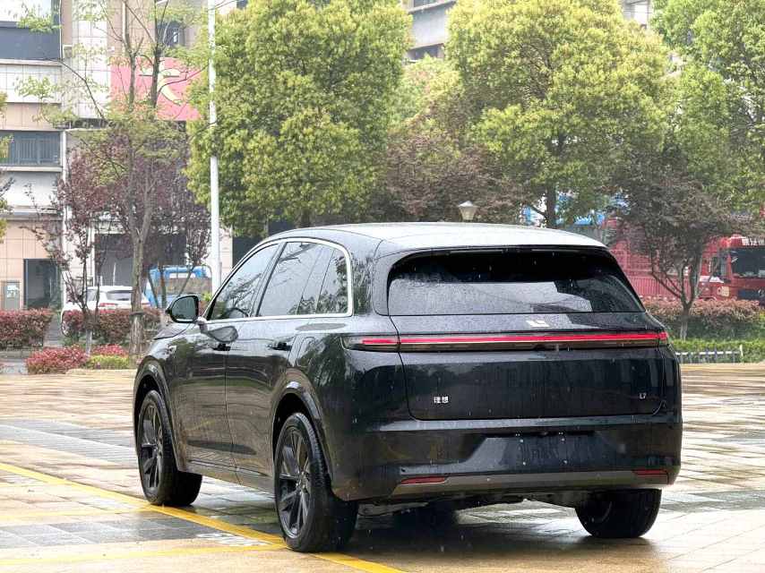 Li Auto L (Liter) 7 Pro