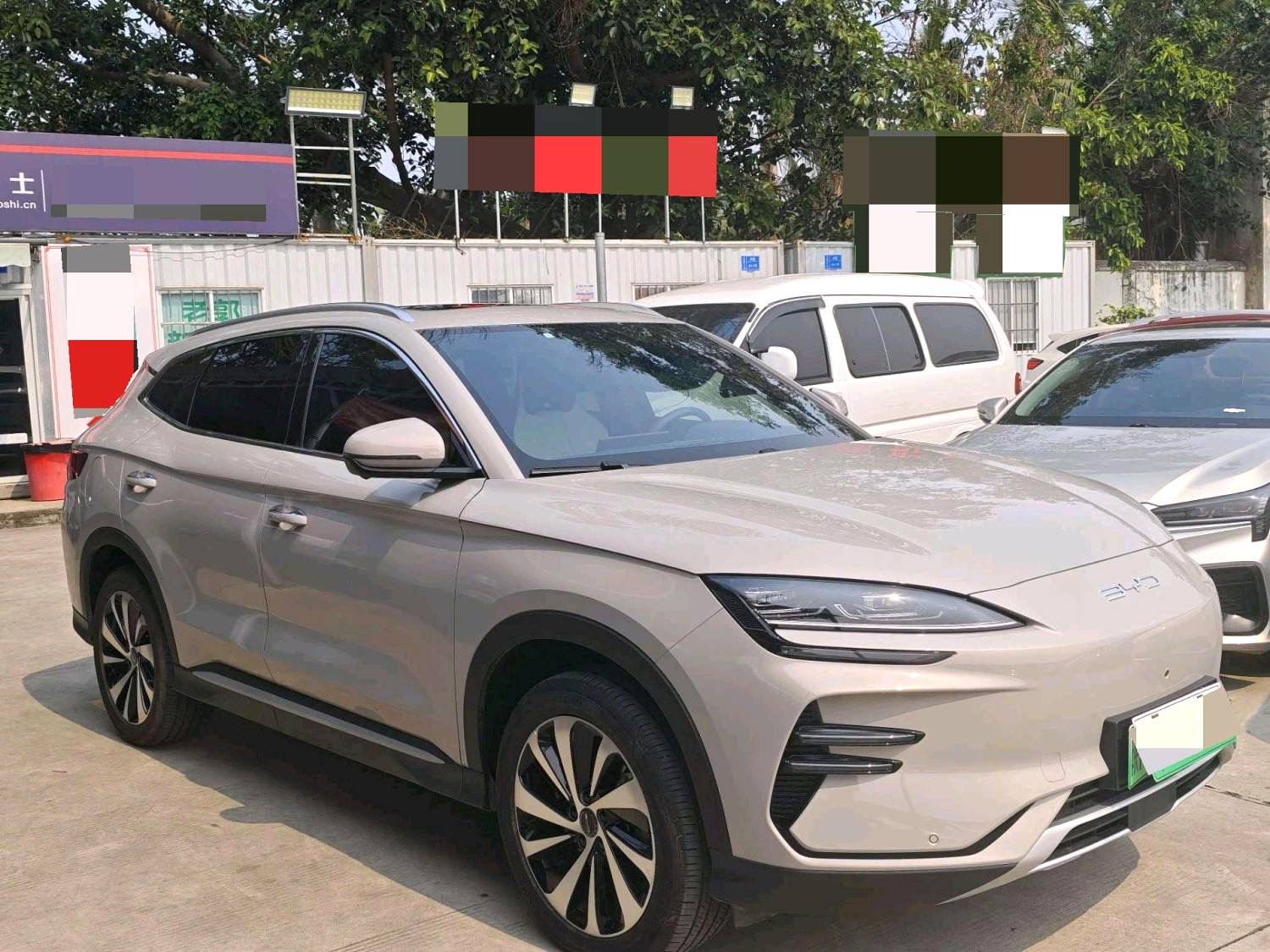 宋 PLUS New Energy Model Year 荣耀版 Electric Vehicle 520km Premium