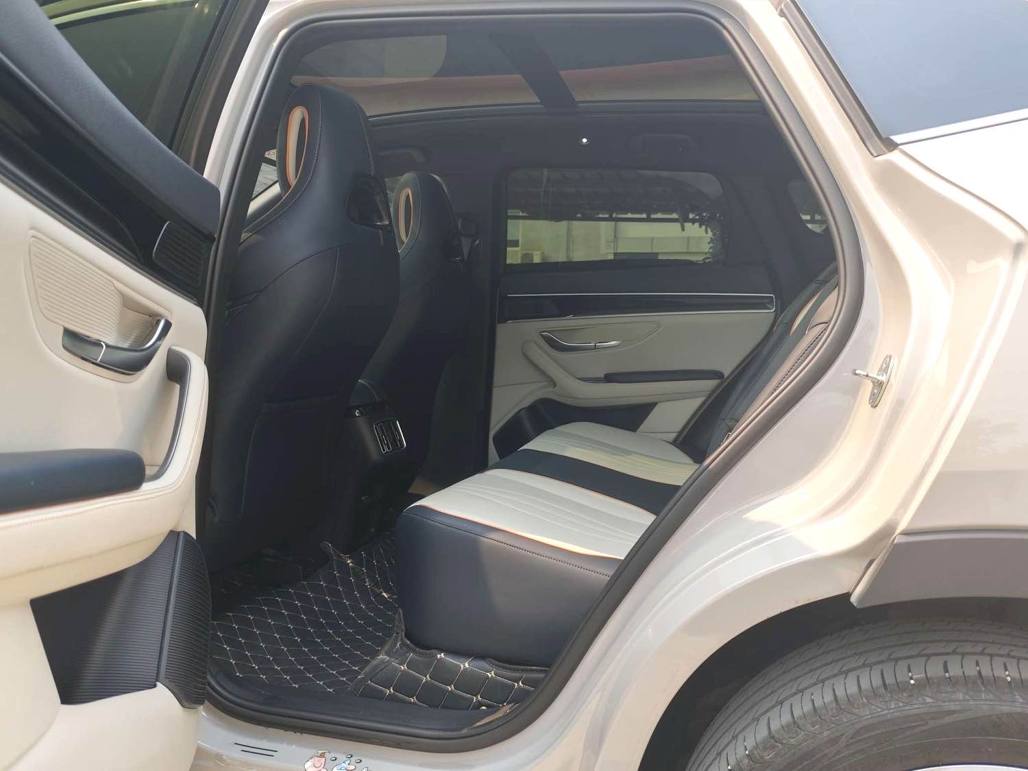 宋 PLUS New Energy Model Year 荣耀版 Electric Vehicle 520km Premium