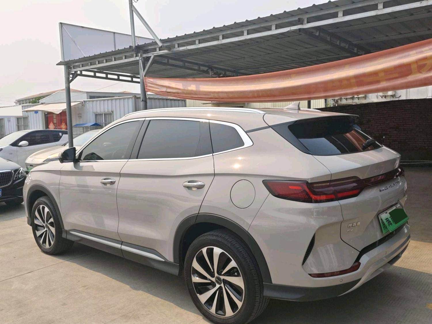 宋 PLUS New Energy Model Year 荣耀版 Electric Vehicle 520km Premium