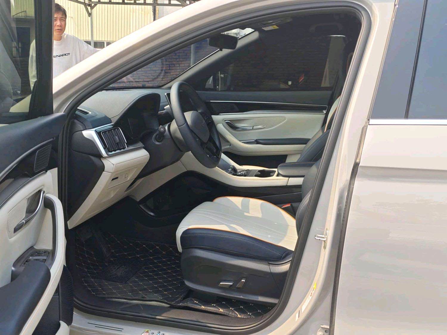 宋 PLUS New Energy Model Year 荣耀版 Electric Vehicle 520km Premium