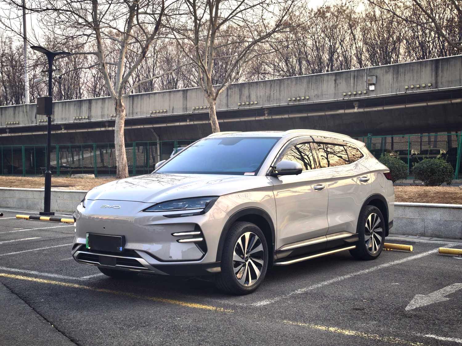 宋 PLUS New Energy Model Year 荣耀版 Electric Vehicle 520km Premium