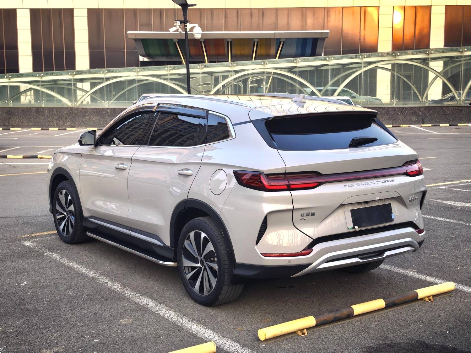 宋 PLUS New Energy Model Year 荣耀版 Electric Vehicle 520km Premium