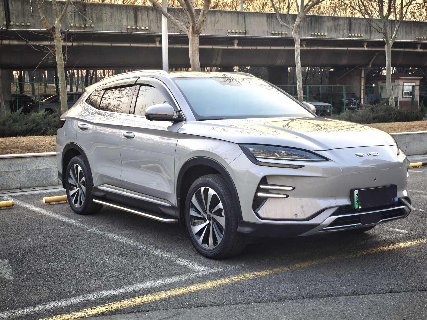宋 PLUS New Energy Model Year 荣耀版 Electric Vehicle 520km Premium