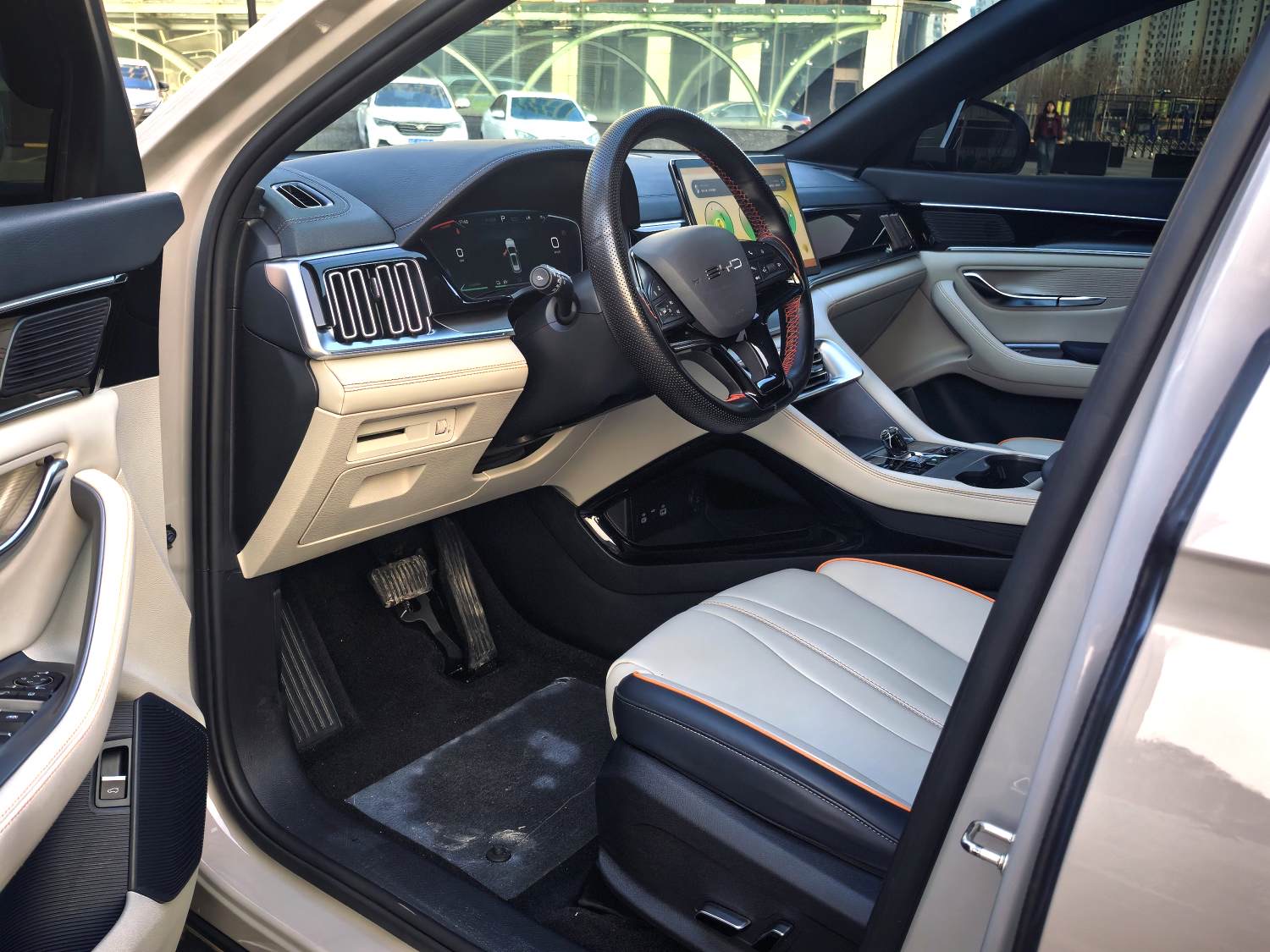 宋 PLUS New Energy Model Year 荣耀版 Electric Vehicle 520km Premium