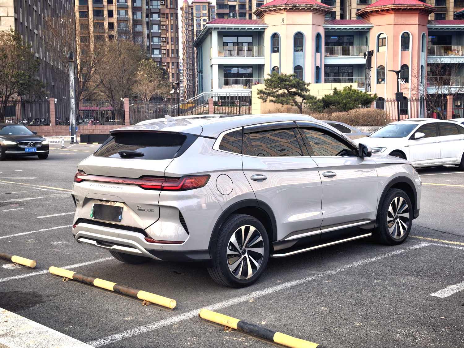宋 PLUS New Energy Model Year 荣耀版 Electric Vehicle 520km Premium