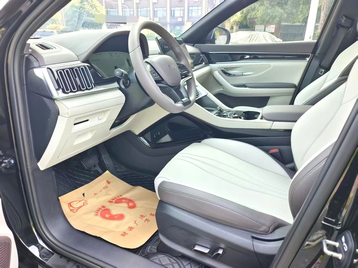宋 PLUS New Energy Model Year 荣耀版 Electric Vehicle 520km Luxury