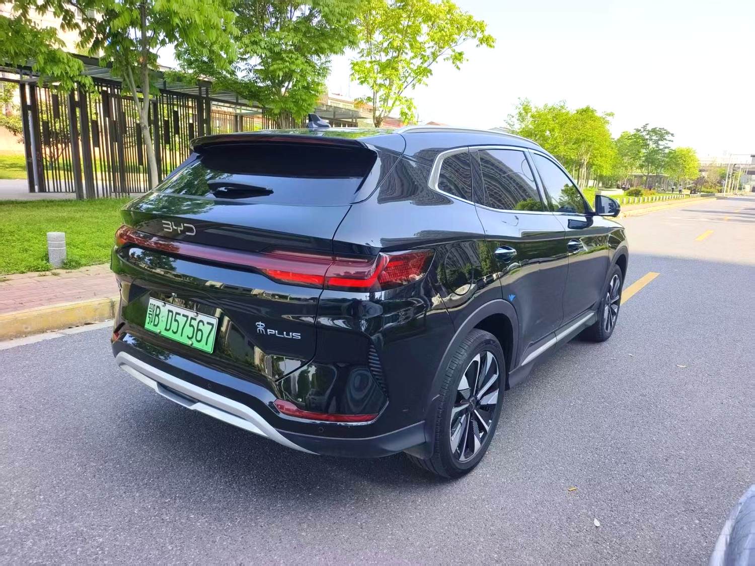 宋 PLUS New Energy Model Year 荣耀版 Electric Vehicle 520km Luxury