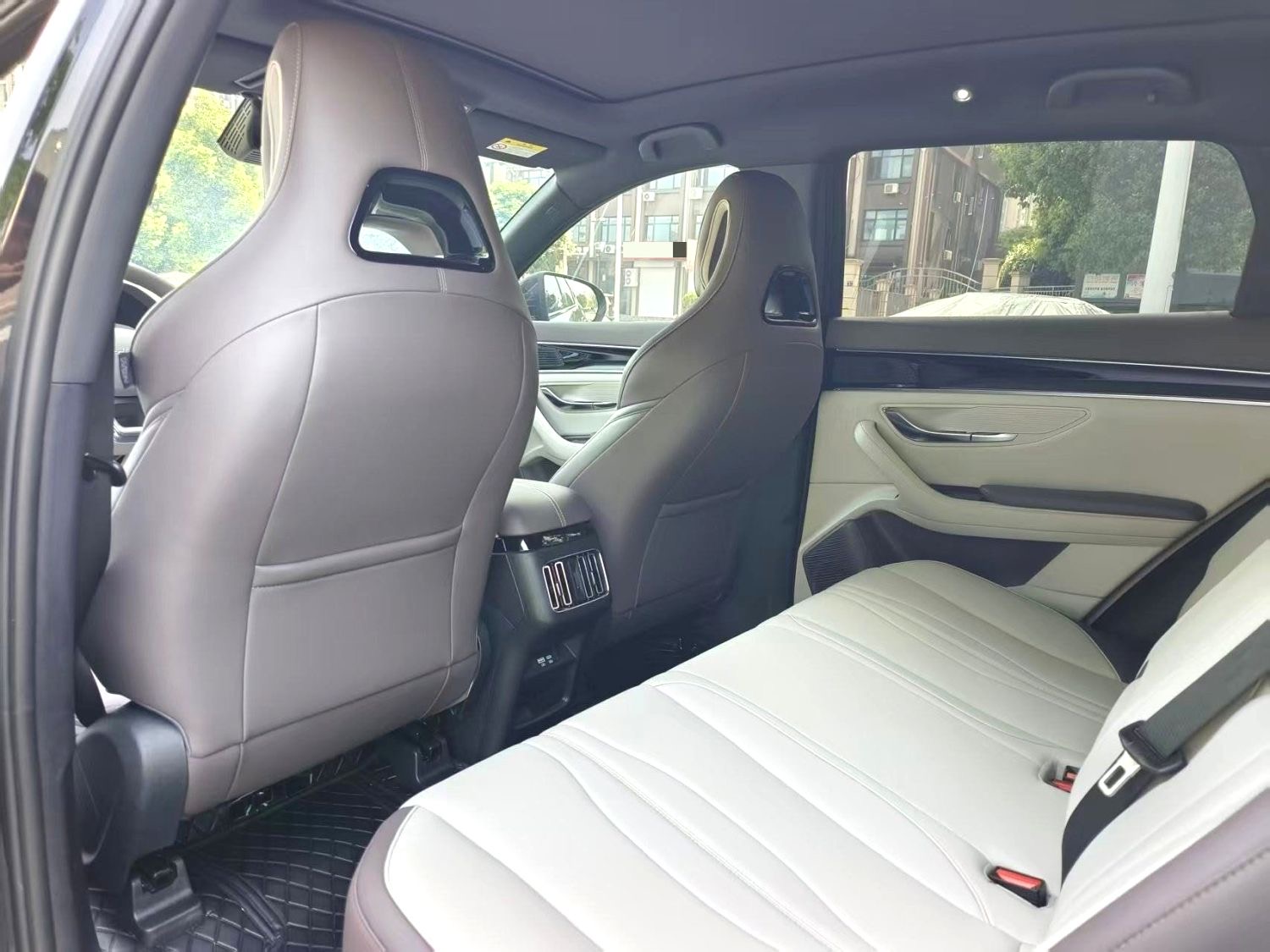 宋 PLUS New Energy Model Year 荣耀版 Electric Vehicle 520km Luxury