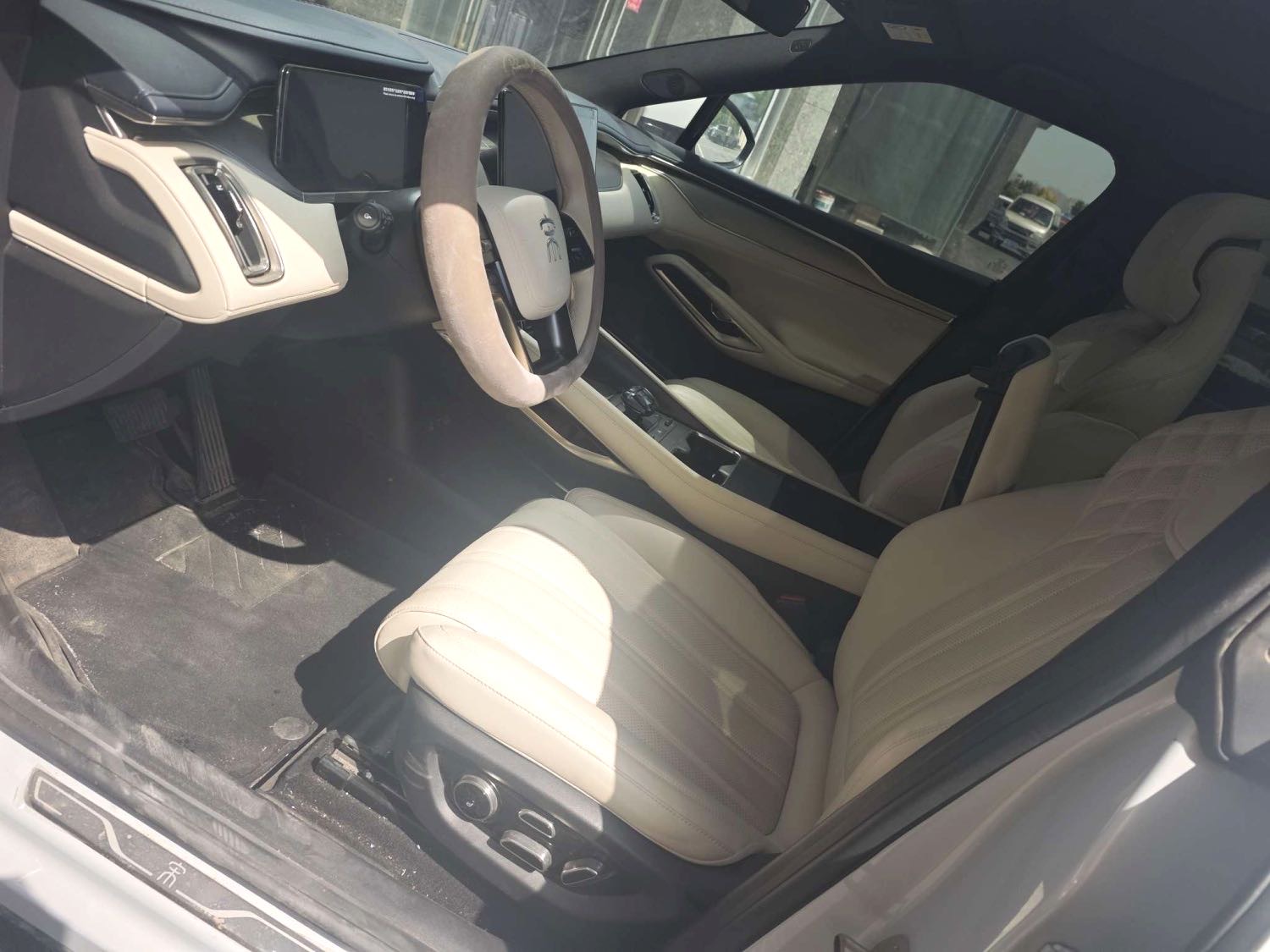 宋 L (Liter) Electric Vehicle Model Year 550km 卓越型