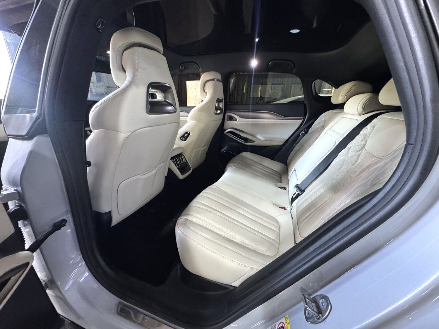 宋 L (Liter) Electric Vehicle Model Year 662km 卓越型