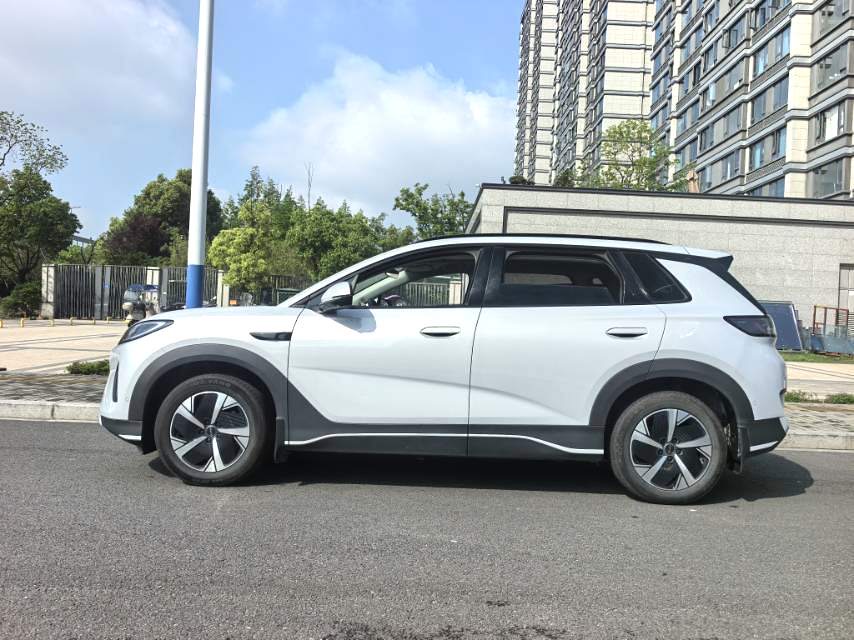 Электромобиль BYD 05 с запасом хода 520 км