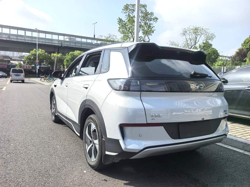 Электромобиль BYD 05 с запасом хода 520 км
