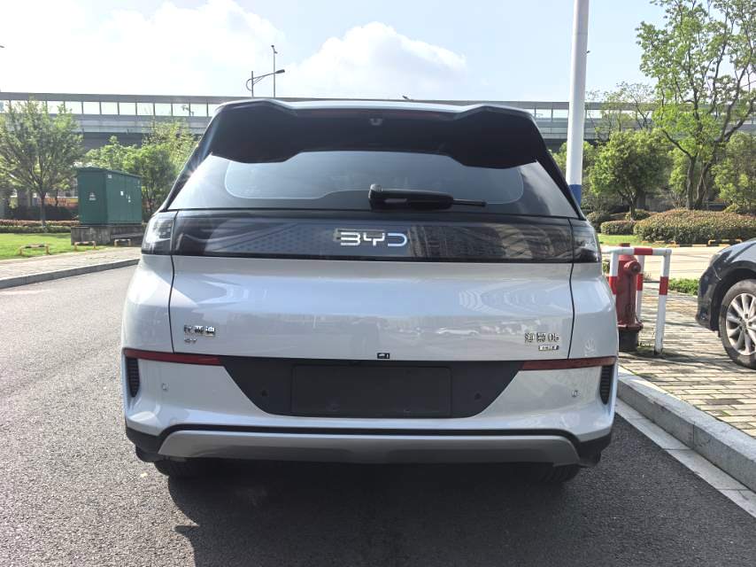 Электромобиль BYD 05 с запасом хода 520 км
