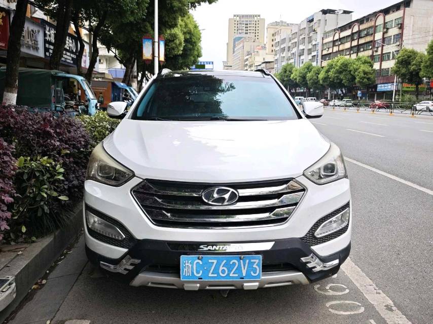 Hyundai Santa Fe 2.4L Automatic2WD