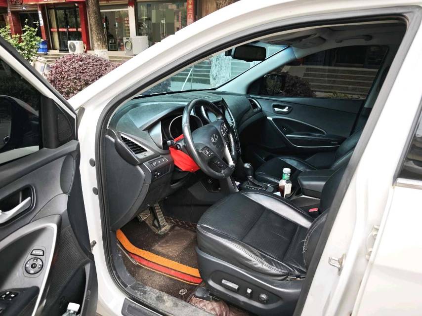 Hyundai Santa Fe 2.4L Automatic2WD