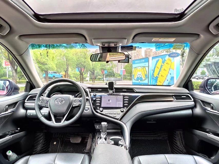 Toyota Camry 2.5G Luxury