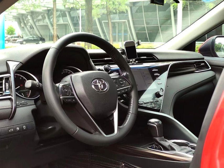 Toyota Camry 2.5G Luxury