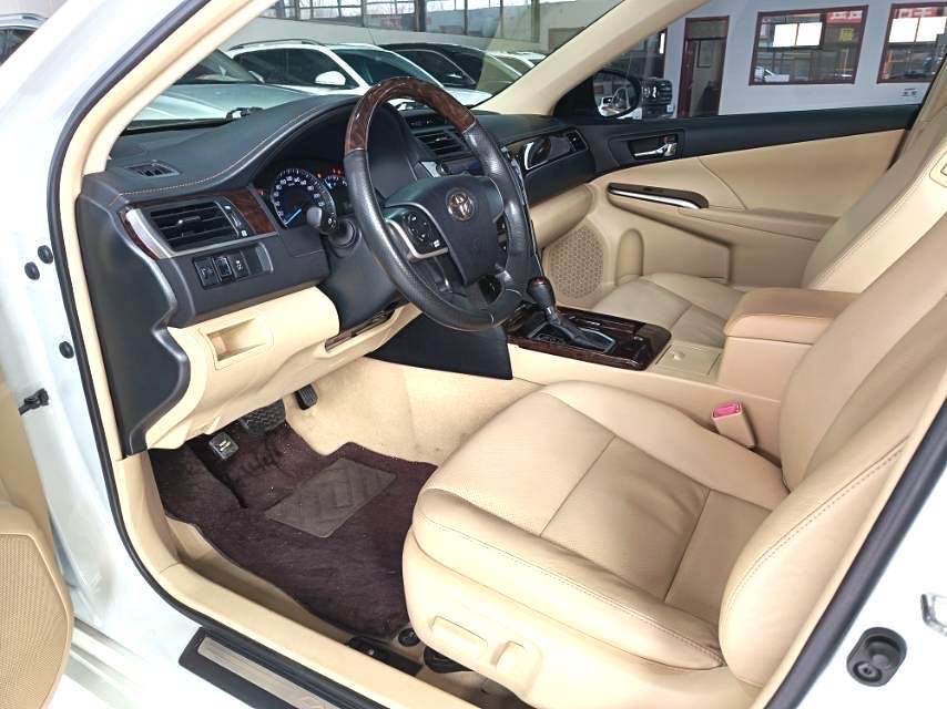 Toyota Camry 2.0G Lead