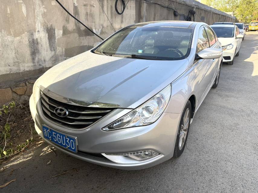 Hyundai 2.4L AutomaticLuxury V