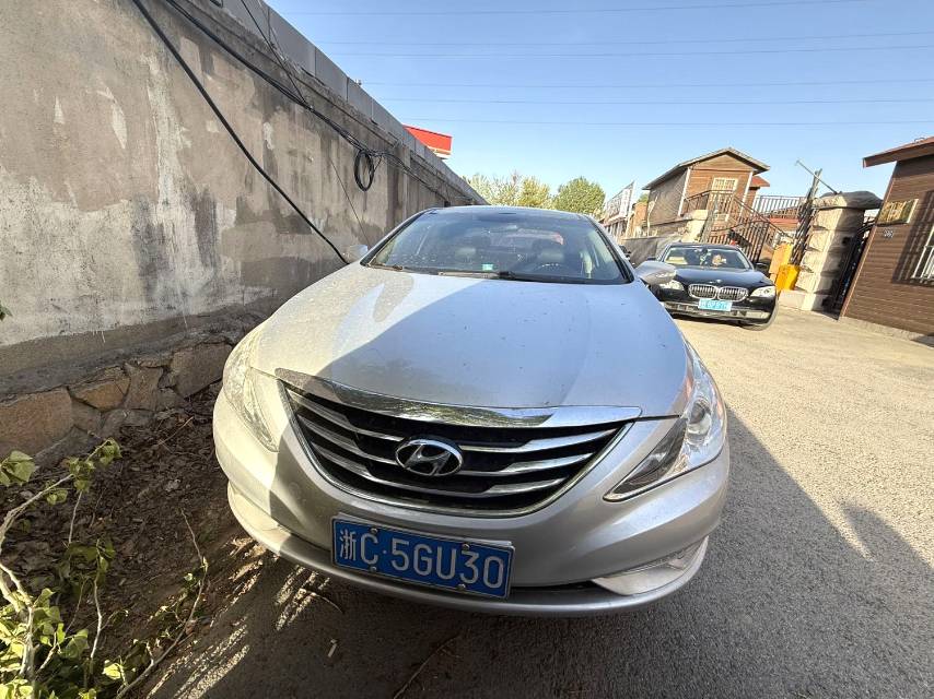 Hyundai 2.4L AutomaticLuxury V
