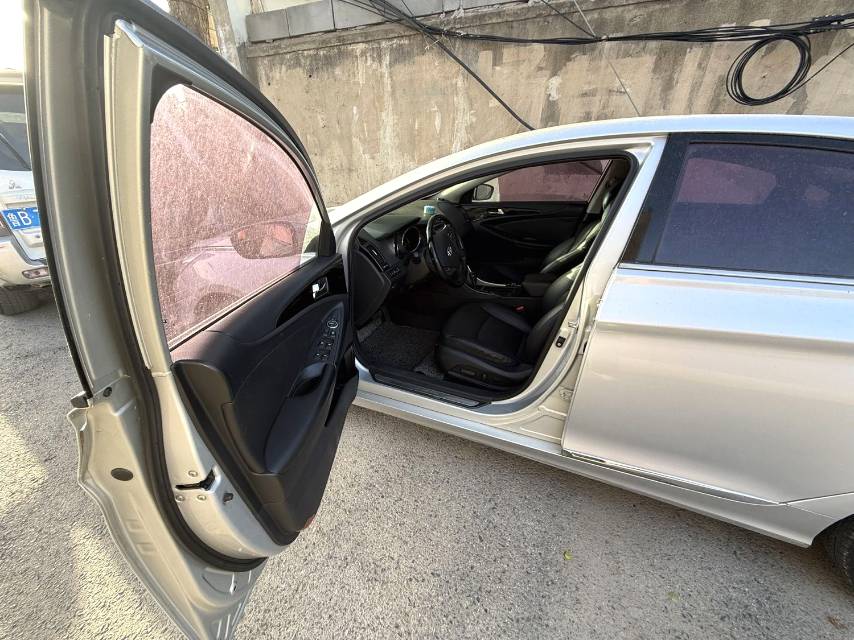Hyundai 2.4L AutomaticLuxury V