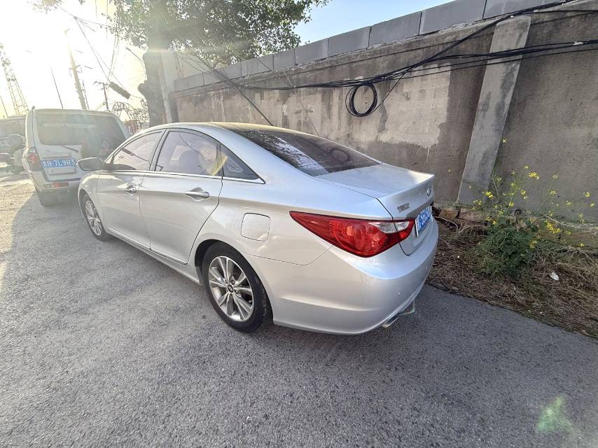 Hyundai 2.4L AutomaticLuxury V